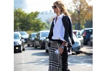 Phụ nữ tuổi 30 mặc gì để trẻ? 