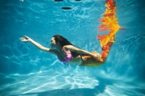 Gái trẻ Trung Quốc kiếm bộn tiềm nhờ làm... nàng tiên cá