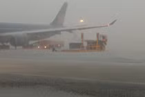 Đường băng sân bay Tân Sơn Nhất bị hỏng vì sét đánh