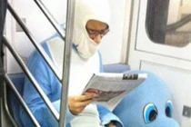 Những vị khách kỳ khôi và hài hước trên tàu điện ngầm