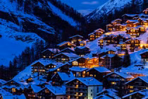 Bí ẩn ngôi làng thần tiên ẩn mình trên núi tuyết trắng xóa