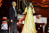 Ánh Tuyết và con trai nhạc sĩ Nguyễn Ánh 9 tố đi tố lại 