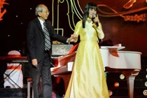 Ánh Tuyết và con trai nhạc sĩ Nguyễn Ánh 9 tố đi tố lại 