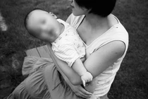 Cảm phục cô gái 19 tuổi quyết nuôi con khi người yêu bỏ rơi