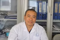 Bị kẻ xấu rạch dao lam lên người, làm gì để không nhiễm bệnh?