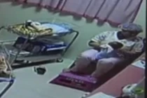 Bé sơ sinh bị xuất huyết não do bị tát, quay lắc như đồ chơi