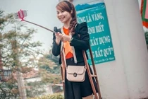 Dân mạng xôn xao bức ảnh cô gái khuyết tật “tự sướng“