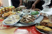 Ngỡ ngàng vì màn ăn cỗ khác lạ của nhà trai