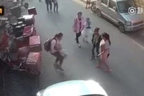 Cứu em bé, nữ sinh thức tỉnh hàng triệu người 