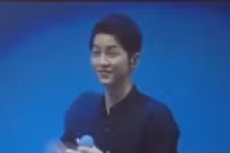 Sự thật chuyện Song Joong Ki hôn MC nữ người Thái Lan