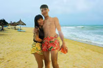 Cái kết lăn lộn cho cặp đôi nhờ dân mạng Photoshop cảnh đi biển