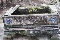 Soi bể nước hơn 200 năm tuổi làm bằng đá vôi, mật mía