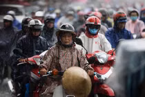 Chùm ảnh: Dân Sài Gòn vật vã trong cơn mưa đầu tuần