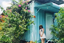 Lên Mộc Châu ngủ container sặc sỡ, ngắm đồi chè xanh mướt