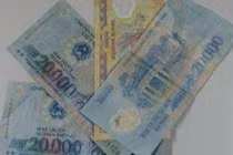 Thùng tiền lẻ hôi tanh gầm giường, chị bán cá khiến chồng ngã ngửa