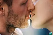 Tại sao phụ nữ làm nghề mại dâm không hôn?