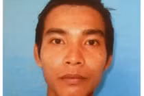 Vợ nửa đêm gọi điện cho trai lạ, chồng tạt thẳng tô mì nóng vào mặt 