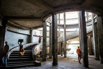 Cuộc sống tại nơi từng là khách sạn sang trọng nhất châu Phi