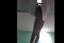 Hy hữu “nữ quái” mắc kẹt vì chui trộm vào nhà dân