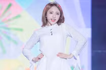 Thần tượng Kpop chỉ nặng 38kg gây sốc fan