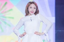 Thần tượng Kpop chỉ nặng 38kg gây sốc fan