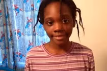 Bà ngoại ngất xỉu khi thấy xác cháu gái trong tủ lạnh