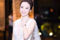 Angela Phương Trinh hóa “nữ thần” với đầm ren xuyên thấu gợi cảm