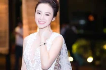 Angela Phương Trinh hóa “nữ thần” với đầm ren xuyên thấu gợi cảm