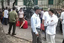 Thánh chữa bệnh ở cổng viện K Hà Nội là ai?