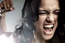 Xót xa dòng tin mẹ gửi con: "Mẹ hận bố con đến tận xương tuỷ"