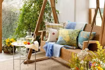 Trang trí hiên nhà sặc sỡ e ấp đón thu