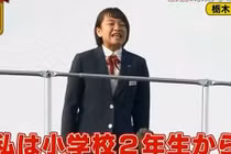 Nữ sinh lớp 9 bắc loa tỏ tình với bạn trai trước toàn trường