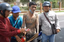 “Hiệp sĩ” phi thân, bắt trộm trên đường phố