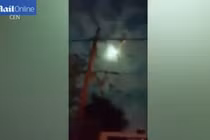 Quả cầu lửa khổng lồ sáng rực bầu trời Mexico