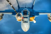 Ảnh tuyệt đẹp cảnh chiến đấu cơ “bú sữa” trên không