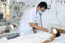 Tiểu tiện không đúng chỗ, 5 người suýt mất mạng