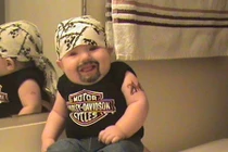 Phát hoảng với cách chăm con bá đạo của các ông chồng 