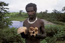 Giải mã những bộ tộc ăn thịt người khét tiếng trên thế giới