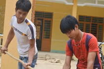 Hai chàng trai Cơ Tu hiến đất xây trường học cho trẻ em nghèo