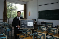 Nhân viên bảo vệ thành hiệu trưởng trường nghề gây kinh ngạc