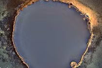 Hố tử thần siêu mặn, cá bơi vào chết luôn ở Mỹ