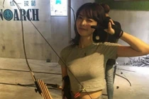 Hot girl vác cung trên phố khiến bao chàng đổ gục