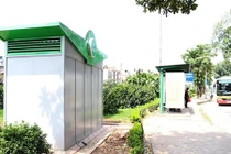 Nhà vệ sinh công cộng xây xong khóa cửa