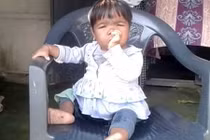 Bệnh gì khiến cô bé 11 tuổi chỉ cao nửa mét, nặng 10kg?