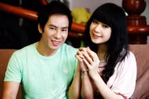 “Một nách 4 con” nhưng vợ Lý Hải vẫn như thời gái son