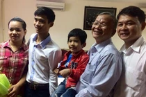 Cứu sống trẻ bị thanh sắt đâm thủng tim, phổi 