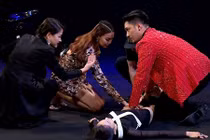 Thí sinh Vietnam's Next Top Model bất ngờ bị chuột rút