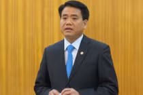 Cô giáo phản pháo việc đặc cách bị cảnh cáo, Chủ tịch HN nói gì?