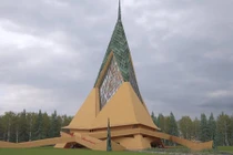 Mê mẩn nhà nguyện hình đầu tên lửa độc lạ