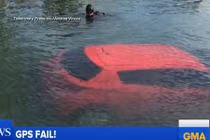 Quá tin vào GPS, lao thẳng xe xuống hồ